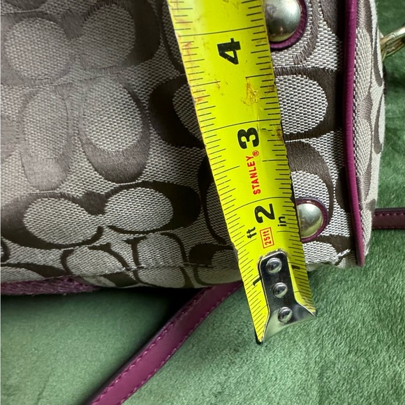 AUTHENTIC COACH PURSE F24884 SIGNATURE, GREAT CONDITION W/ REMOVABLE STRAP USED - Picture 5 of 13